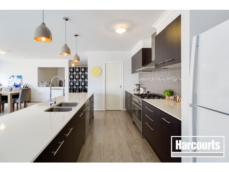 19 Freshfields Drive, Cranbourne North VIC 3977