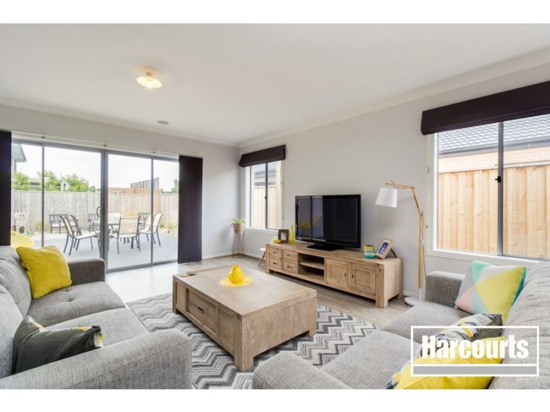 19 Freshfields Drive, Cranbourne North VIC 3977