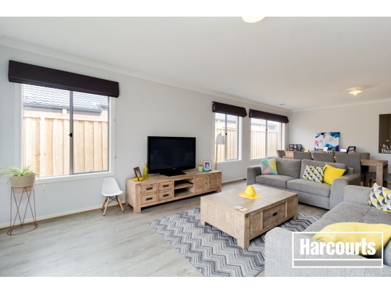19 Freshfields Drive, Cranbourne North VIC 3977