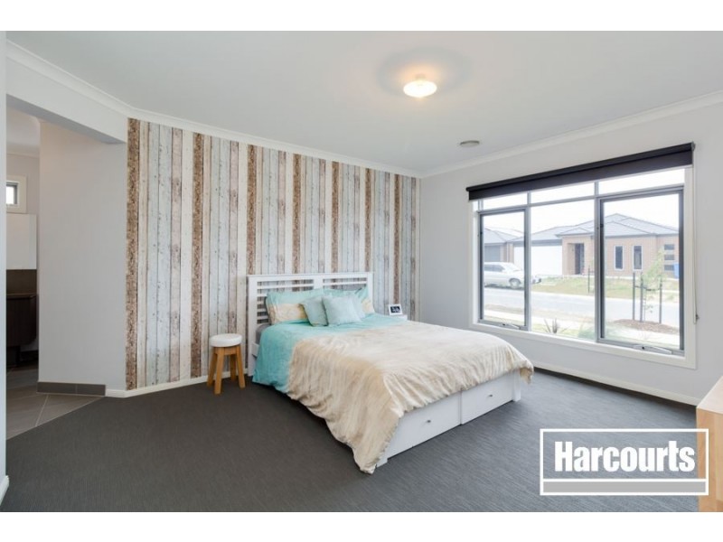 19 Freshfields Drive, Cranbourne North VIC 3977