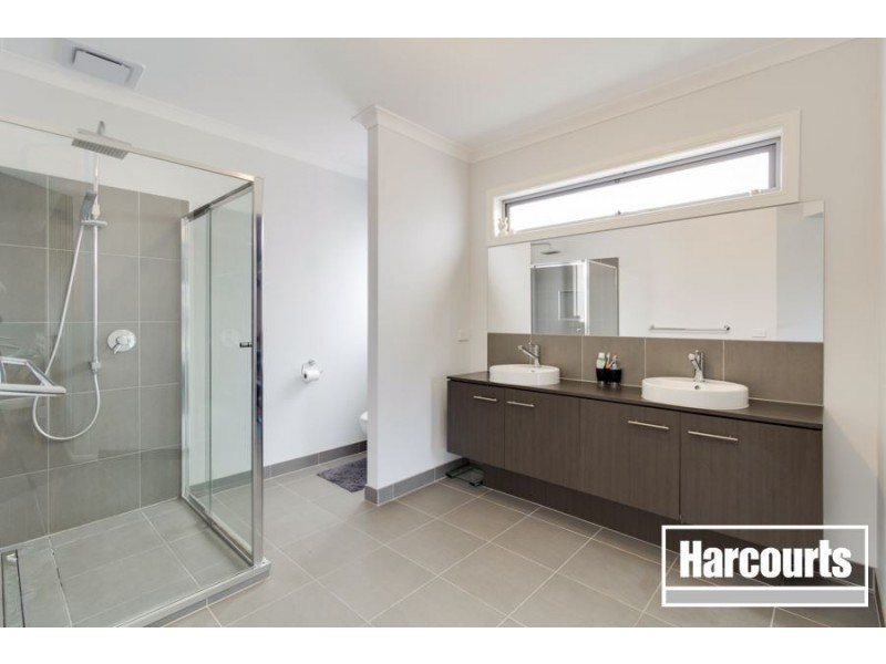 19 Freshfields Drive, Cranbourne North VIC 3977