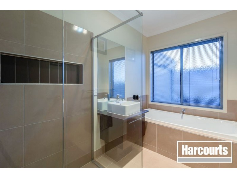 2 Bimberry Circuit, Clyde VIC 3978