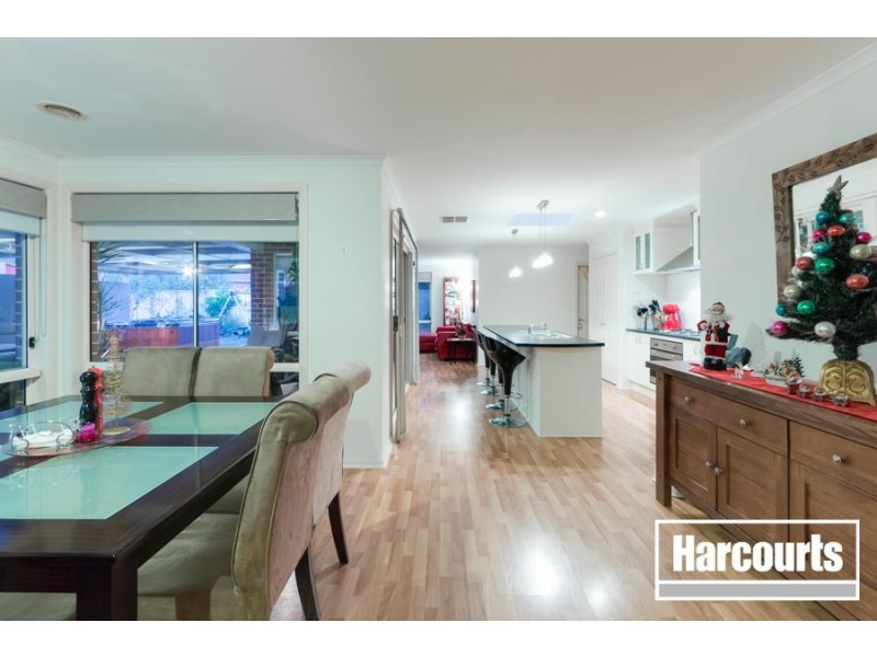 30 Scotsdale Drive, Cranbourne East VIC 3977