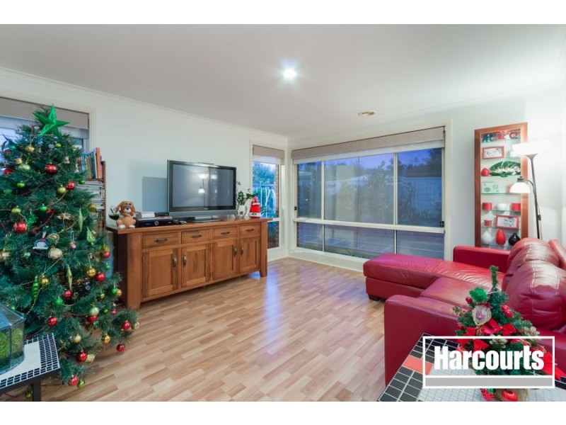30 Scotsdale Drive, Cranbourne East VIC 3977