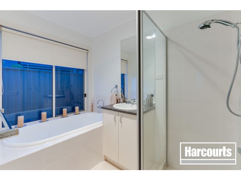 30 Scotsdale Drive, Cranbourne East VIC 3977