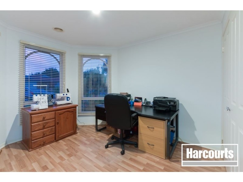 30 Scotsdale Drive, Cranbourne East VIC 3977