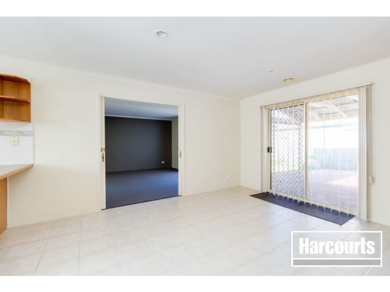 6 Butterwick Terrace, Cranbourne East VIC 3977