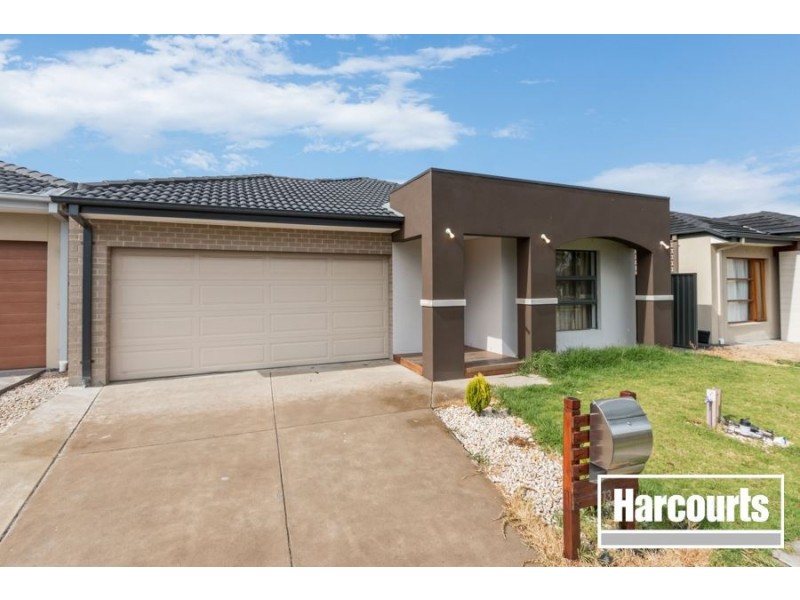 13 Howden Street, Cranbourne East VIC 3977