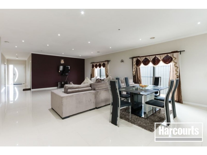 13 Howden Street, Cranbourne East VIC 3977