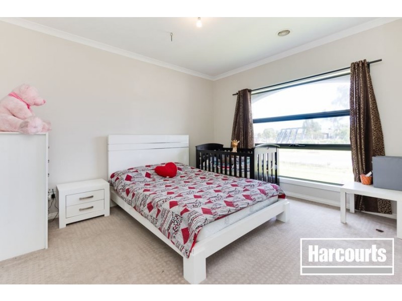 13 Howden Street, Cranbourne East VIC 3977