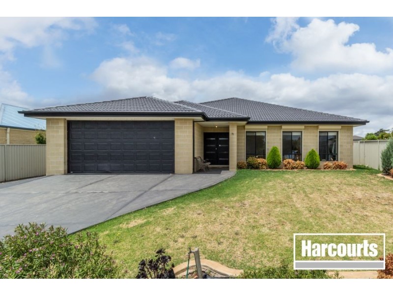 70 Scotsdale Drive, Cranbourne East VIC 3977