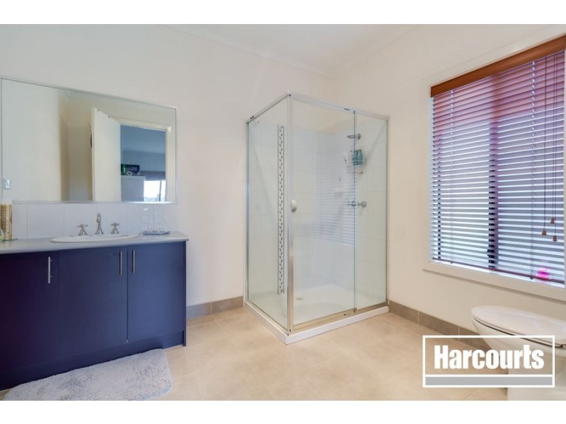 70 Scotsdale Drive, Cranbourne East VIC 3977