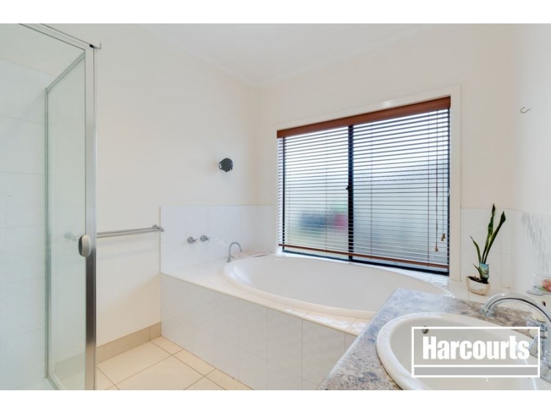 70 Scotsdale Drive, Cranbourne East VIC 3977