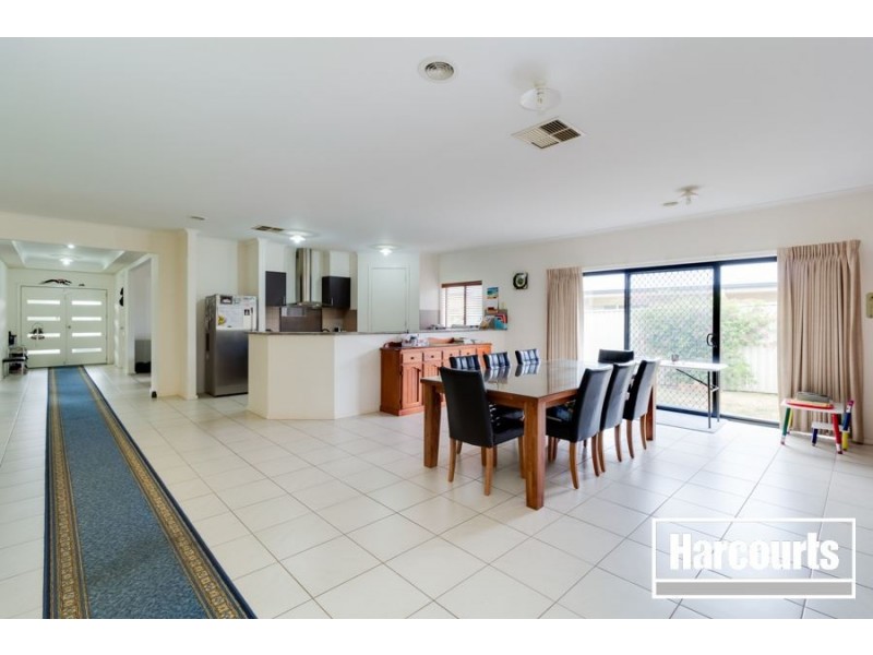 70 Scotsdale Drive, Cranbourne East VIC 3977