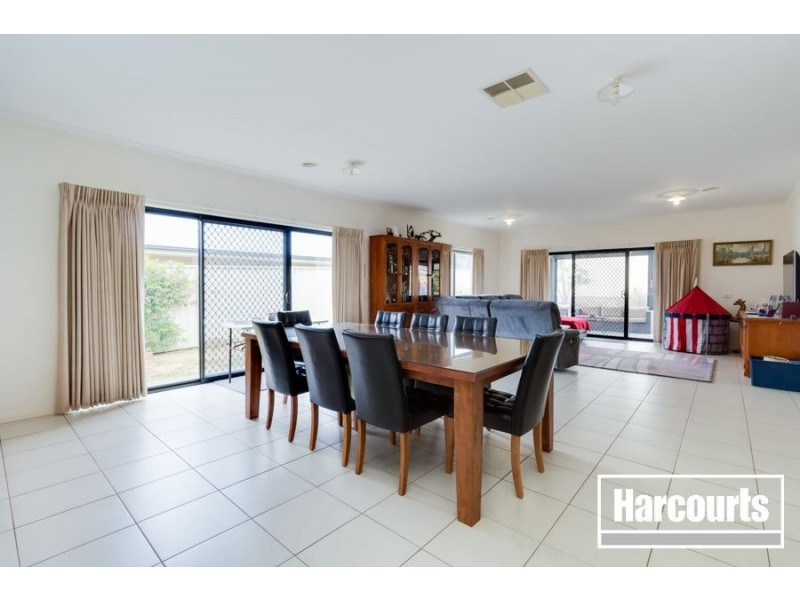 70 Scotsdale Drive, Cranbourne East VIC 3977