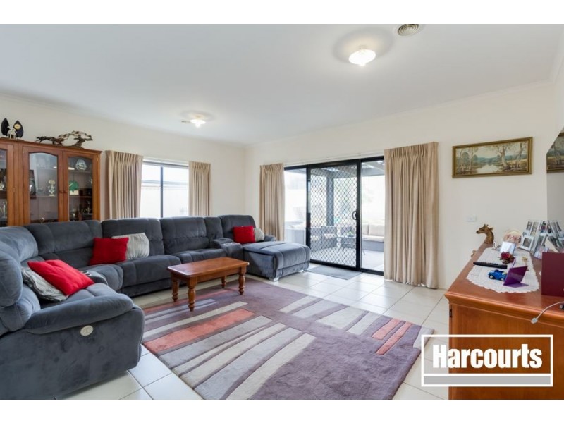 70 Scotsdale Drive, Cranbourne East VIC 3977