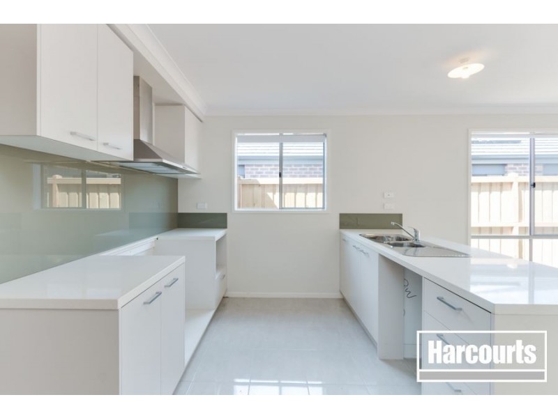 82 Parkhurst Drive, Cranbourne East VIC 3977