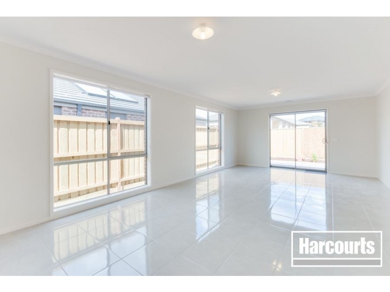 82 Parkhurst Drive, Cranbourne East VIC 3977