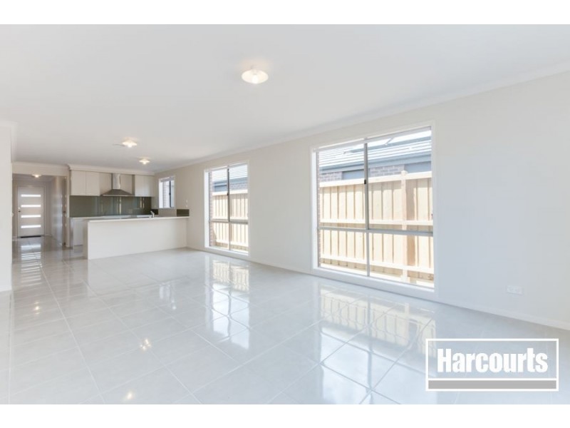 82 Parkhurst Drive, Cranbourne East VIC 3977