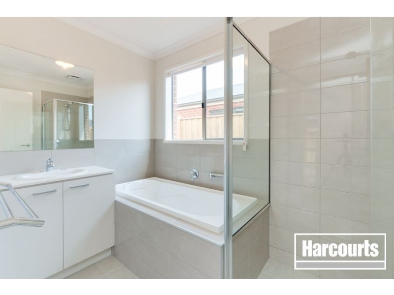 82 Parkhurst Drive, Cranbourne East VIC 3977