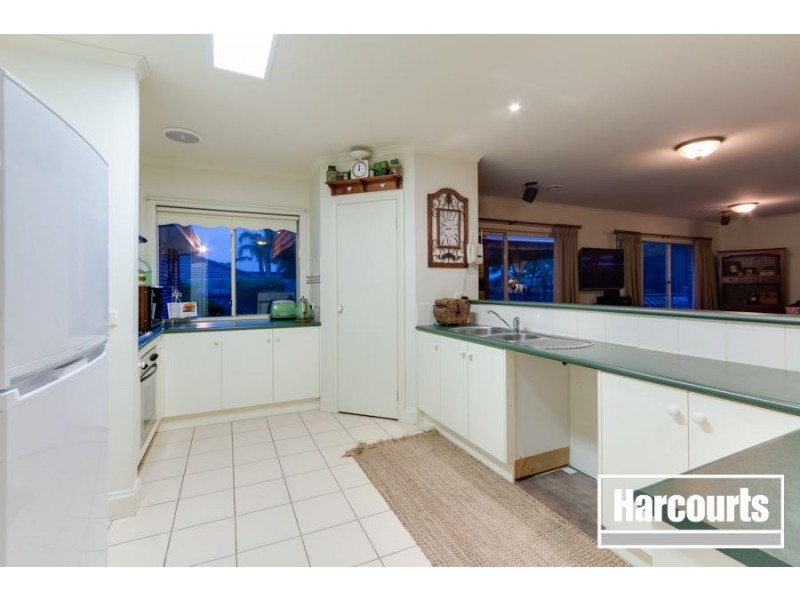 15 Elk Turn, Cranbourne VIC 3977