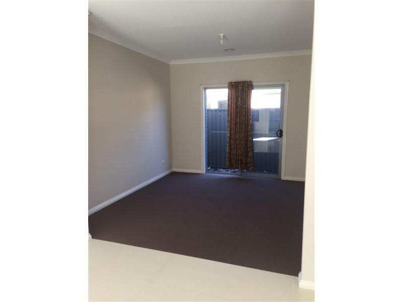 11 Howden Street, Cranbourne East VIC 3977