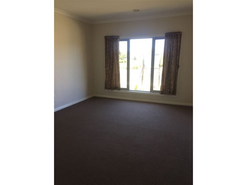11 Howden Street, Cranbourne East VIC 3977