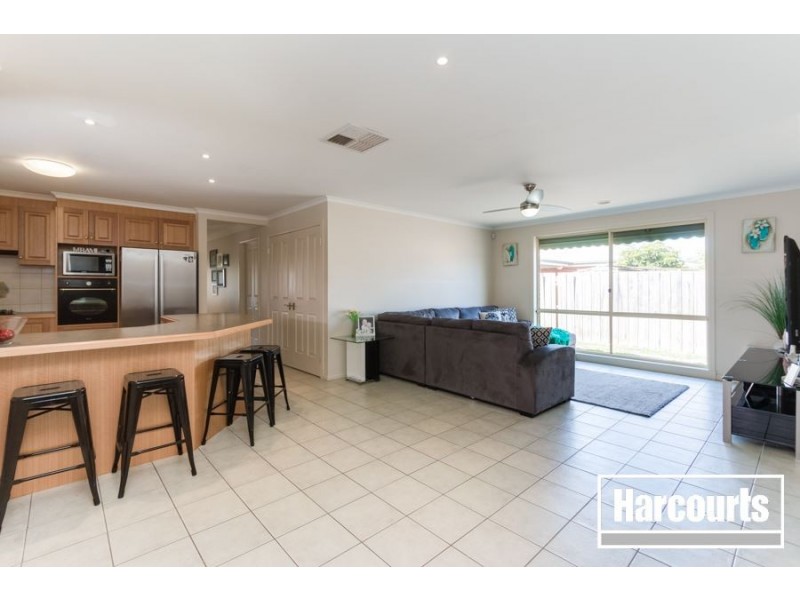 3 Saunton Drive, Cranbourne VIC 3977