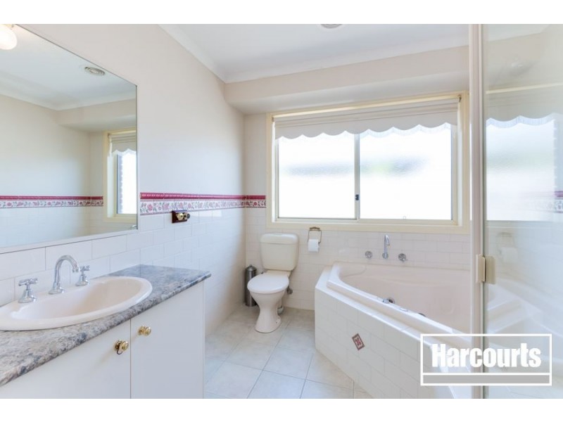 3 Saunton Drive, Cranbourne VIC 3977
