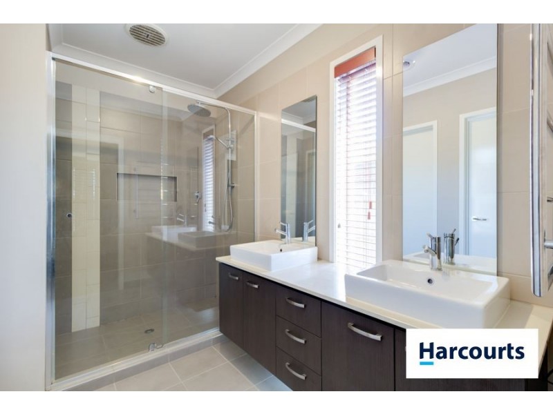 27 Duce Street, Cranbourne East VIC 3977