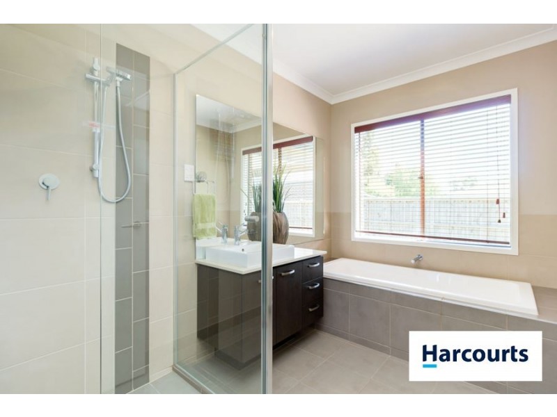 27 Duce Street, Cranbourne East VIC 3977