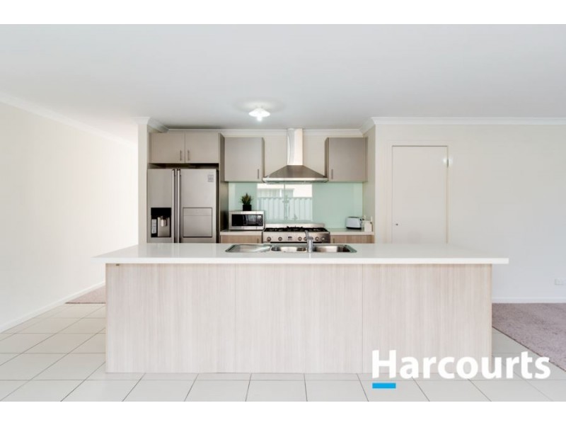 12 Morphetville Street, Clyde North VIC 3978