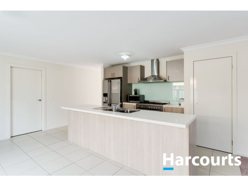 12 Morphetville Street, Clyde North VIC 3978