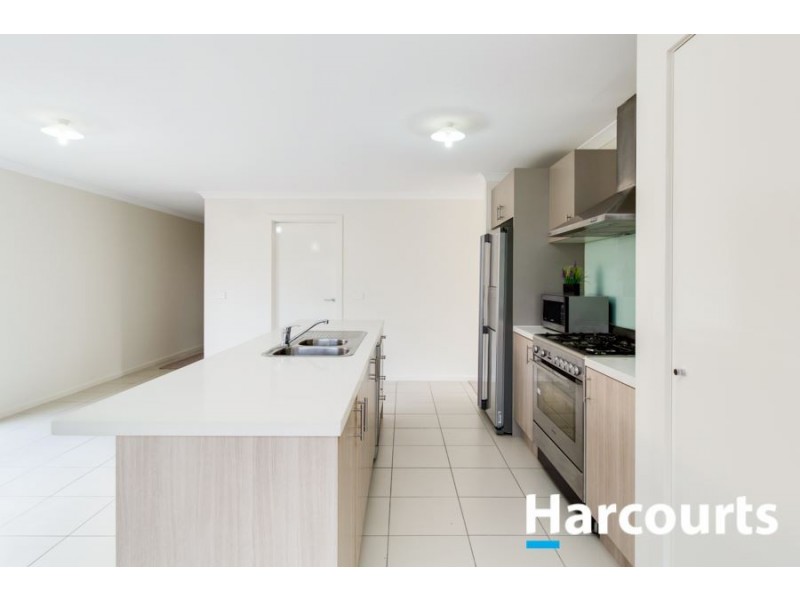 12 Morphetville Street, Clyde North VIC 3978