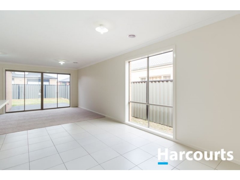 12 Morphetville Street, Clyde North VIC 3978