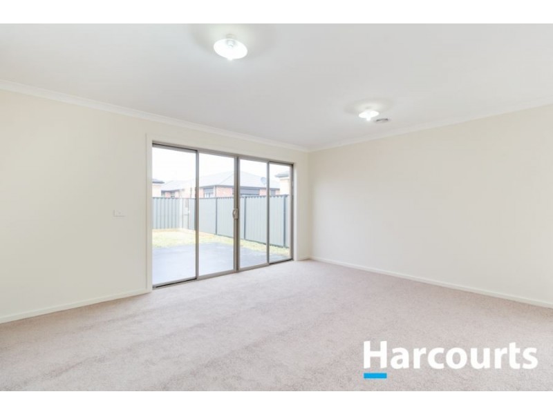 12 Morphetville Street, Clyde North VIC 3978