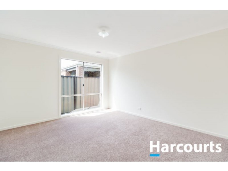 12 Morphetville Street, Clyde North VIC 3978