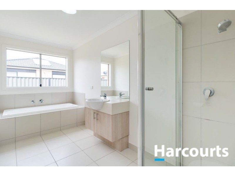 12 Morphetville Street, Clyde North VIC 3978