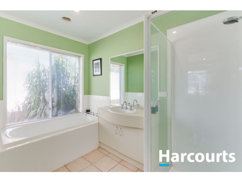 28 Gilmore Crescent, Lynbrook VIC 3975