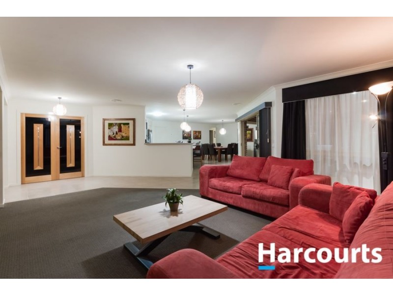 19 Duce Street, Cranbourne East VIC 3977