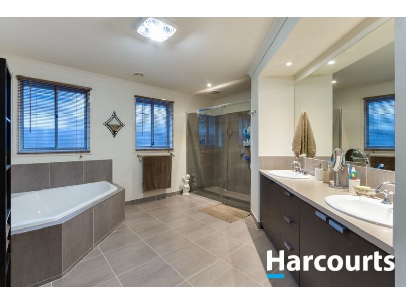 19 Duce Street, Cranbourne East VIC 3977