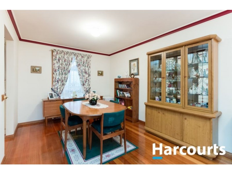 27 Hamilton Drive, Cranbourne North VIC 3977