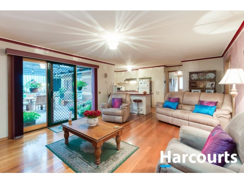 27 Hamilton Drive, Cranbourne North VIC 3977