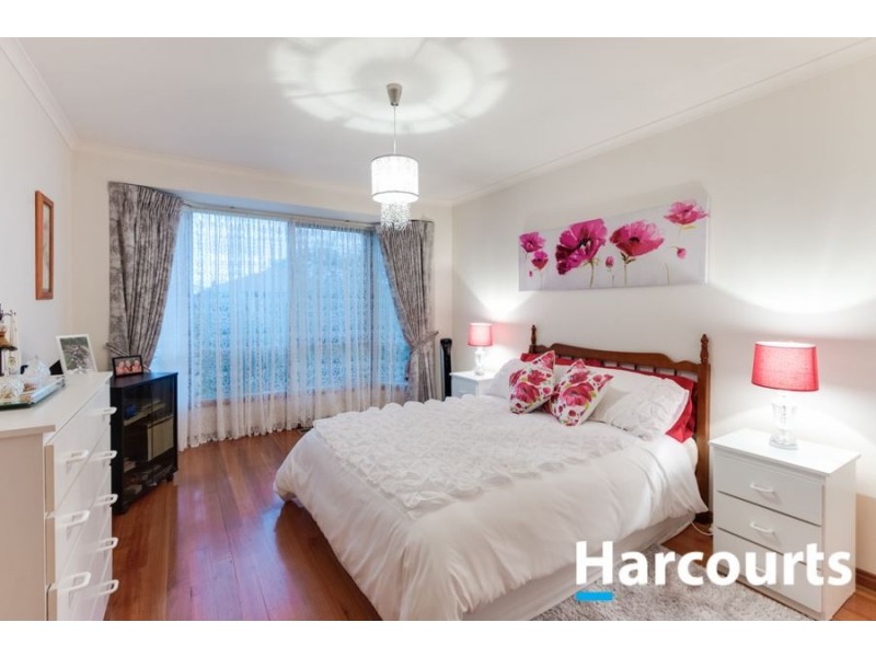 27 Hamilton Drive, Cranbourne North VIC 3977