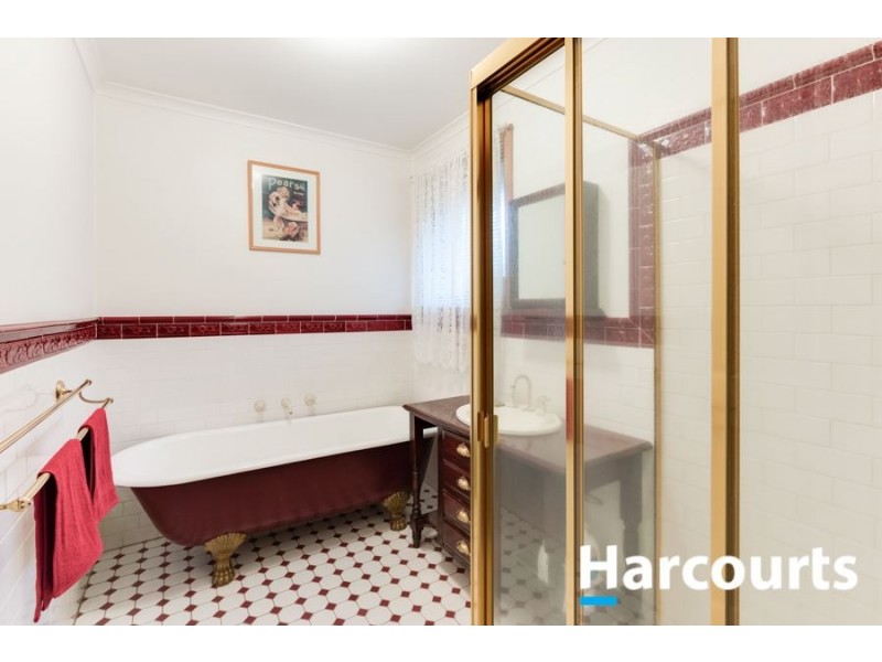 27 Hamilton Drive, Cranbourne North VIC 3977