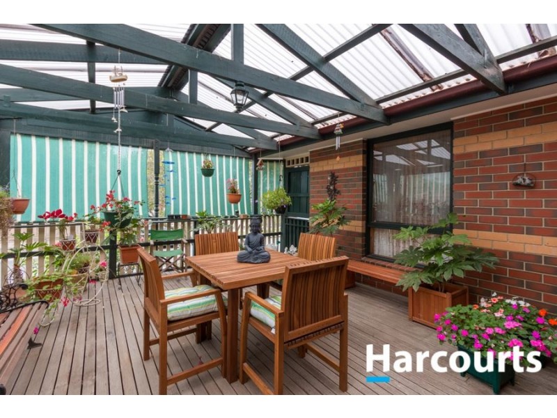 27 Hamilton Drive, Cranbourne North VIC 3977