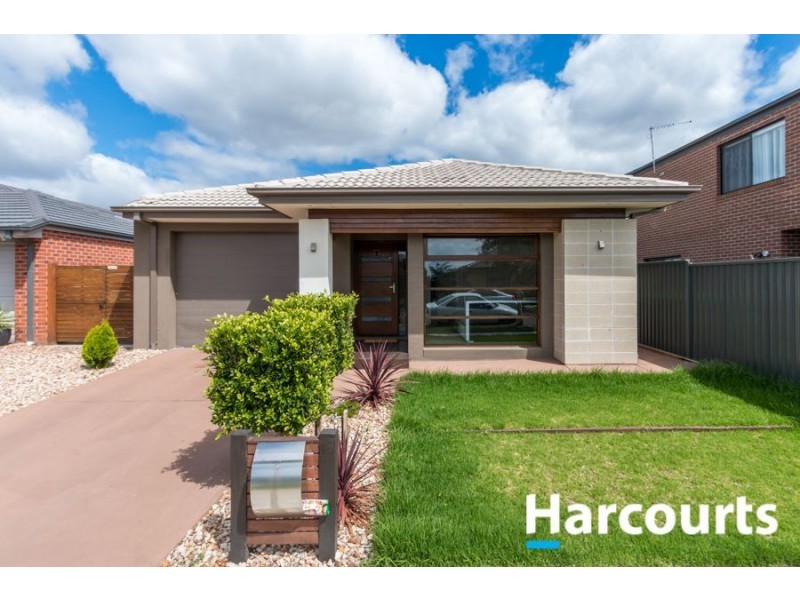 4 Rannoch Street, Cranbourne East VIC 3977