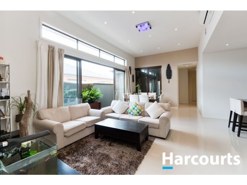 4 Rannoch Street, Cranbourne East VIC 3977