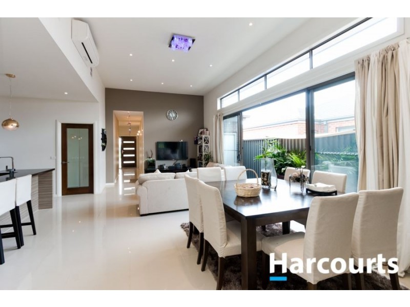 4 Rannoch Street, Cranbourne East VIC 3977