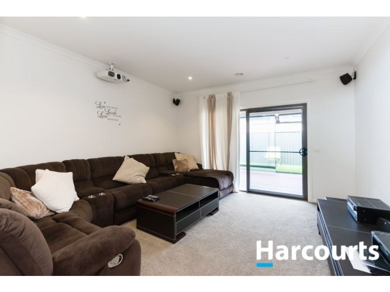 4 Rannoch Street, Cranbourne East VIC 3977